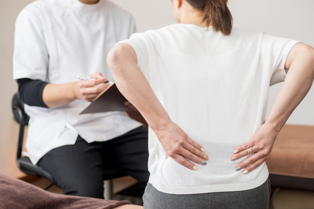 平野区でぎっくり腰の再発予防に取り組む様子